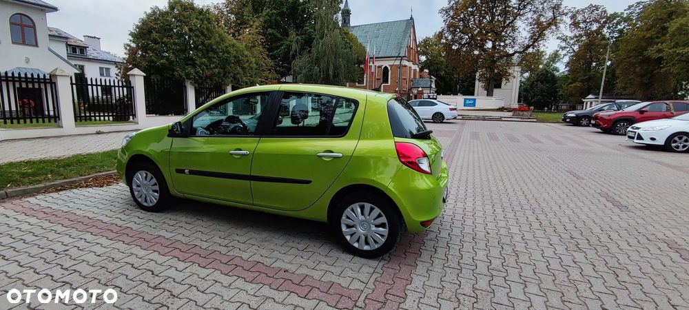 Renault Clio 1.2 16V Authentique - 10