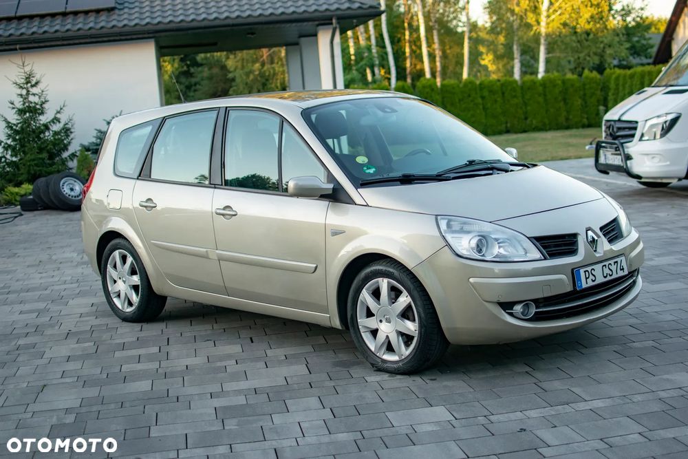 Renault Grand Scenic - 34