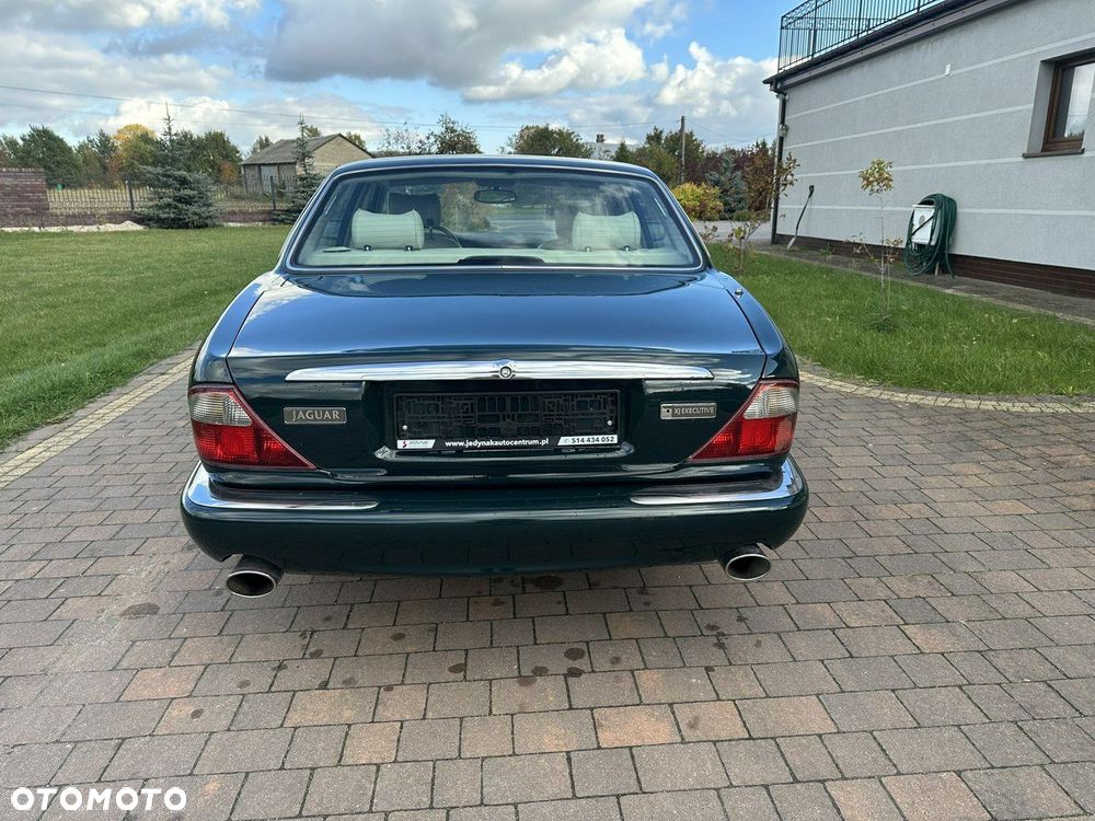 Jaguar XJ - 8