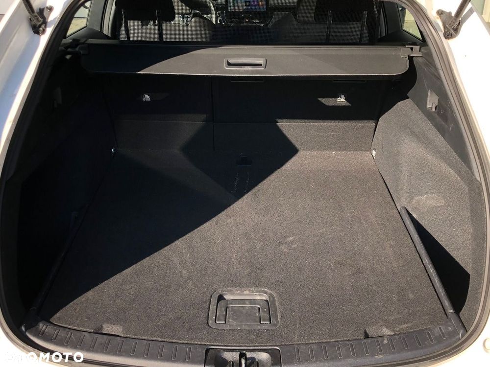Toyota Corolla 1.8 Hybrid Comfort - 32