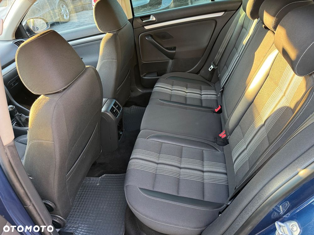 Volkswagen Golf 1.6 TDI DPF MATCH - 21
