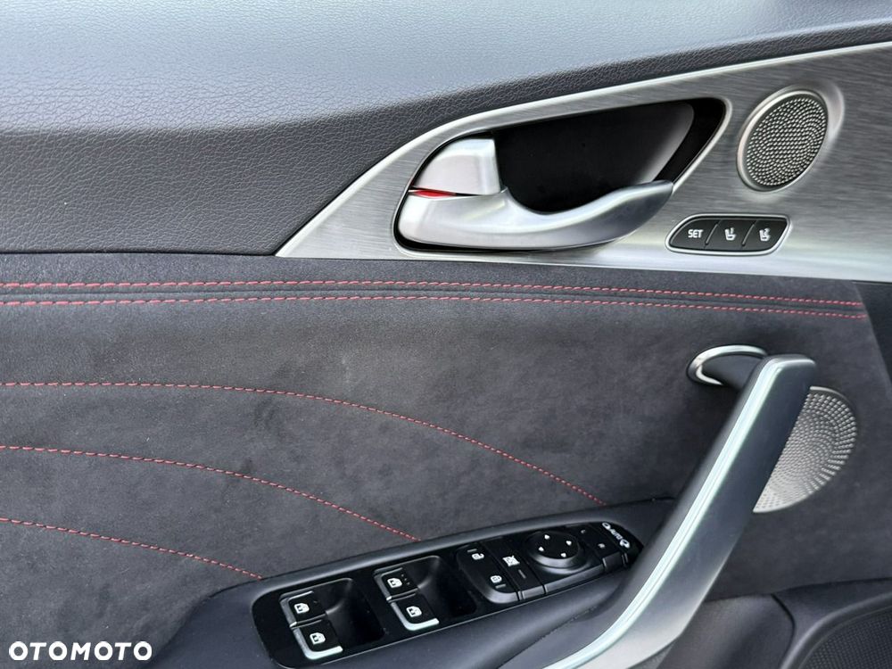 Kia Stinger - 14