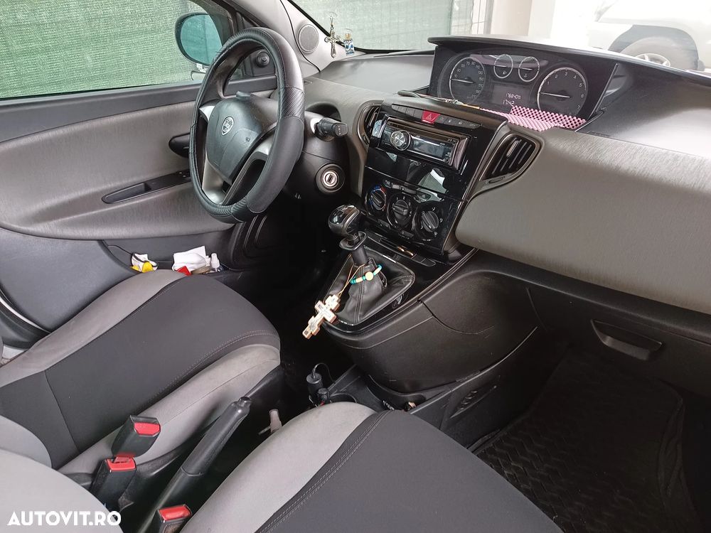 Lancia Ypsilon - 7