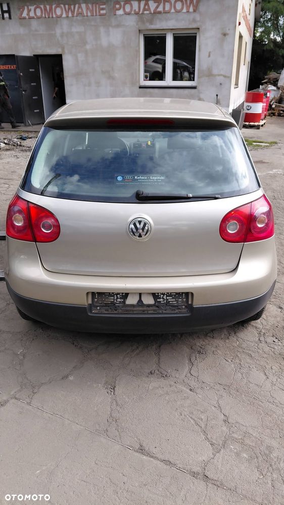 Części- Volkswagen Golf  Rok 2005 Pojemność 1390 Moc 66 kw Benzyna - 6