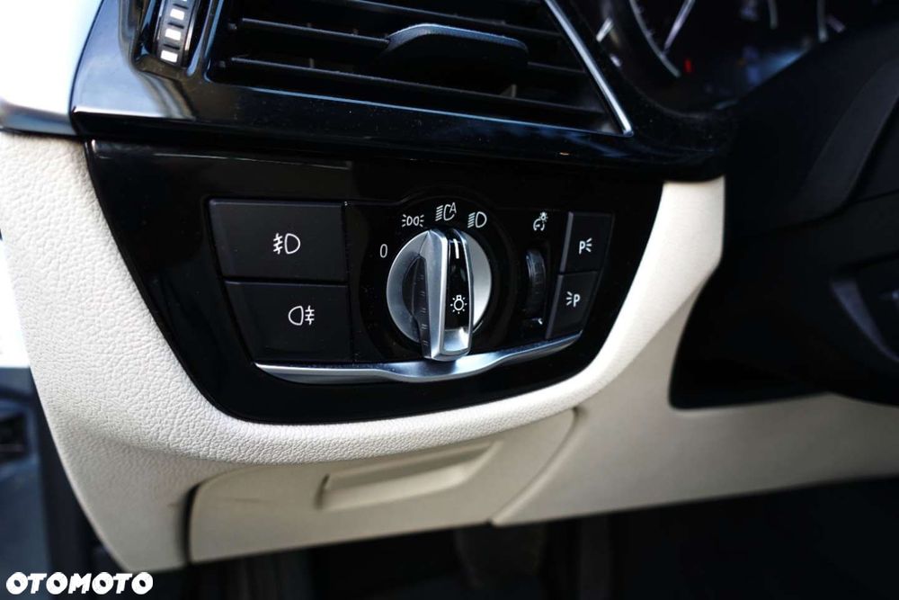 BMW Seria 5 520i GPF - 13