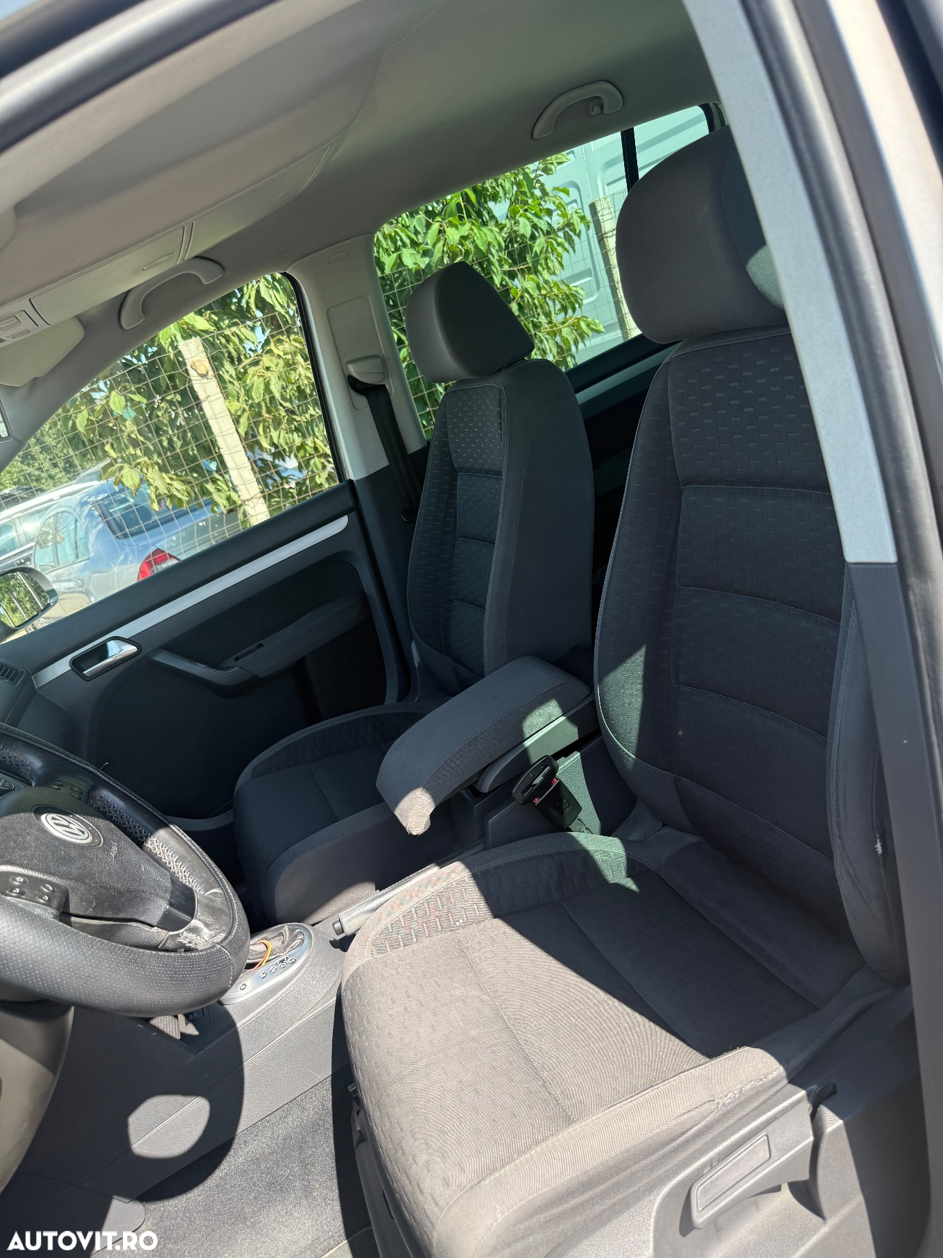 Volkswagen Touran 1.9 TDI DPF Trendline DSG - 11