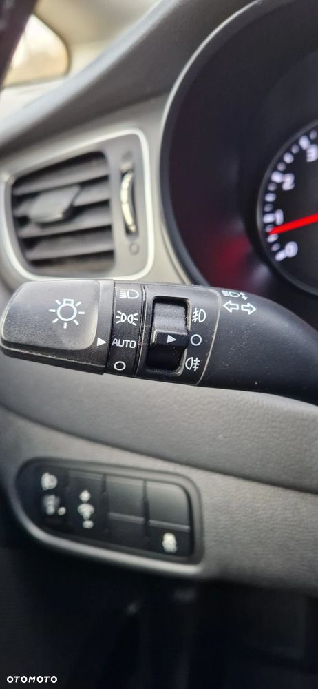 Kia Carens 1.6 GDI M - 22