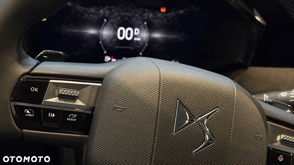 DS Automobiles N°4 1.2 mHEV Performance Line eDCS6 - 16
