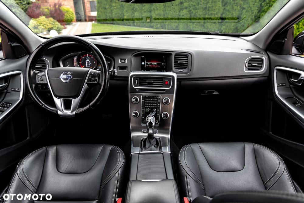 Volvo V60 D6 AWD Plug-in Hybrid Summum - 28