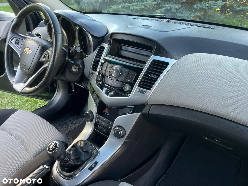 Chevrolet Cruze 1.6 LS - 22