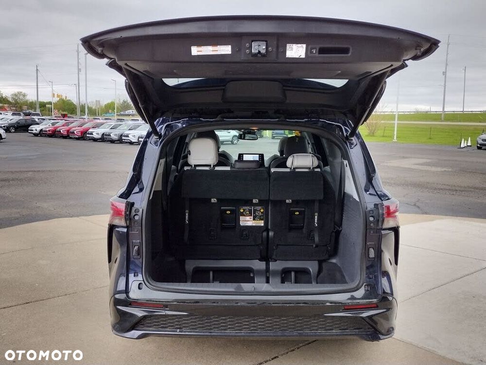 Toyota Sienna - 9