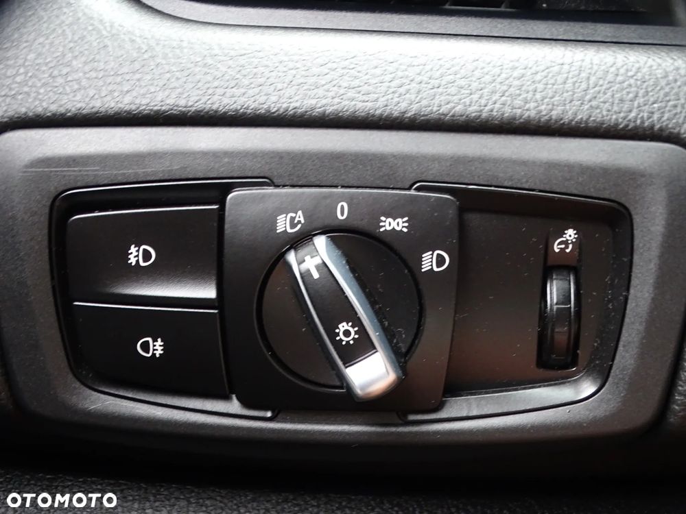 BMW Seria 2 218d Advantage - 28