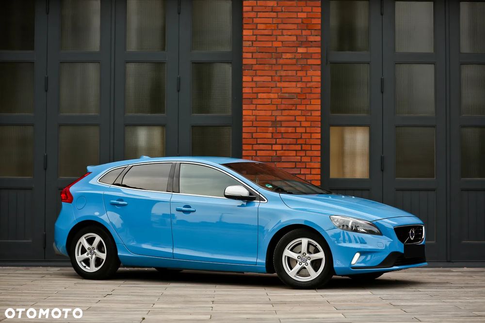 Volvo V40 D3 R-Design - 3