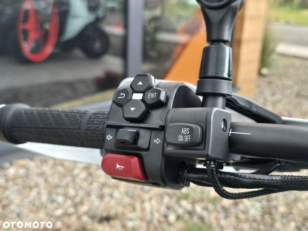 CFMoto MT - 5