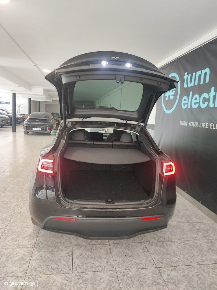 Tesla Model Y Long Range Dual Motor AWD — fotografia 6