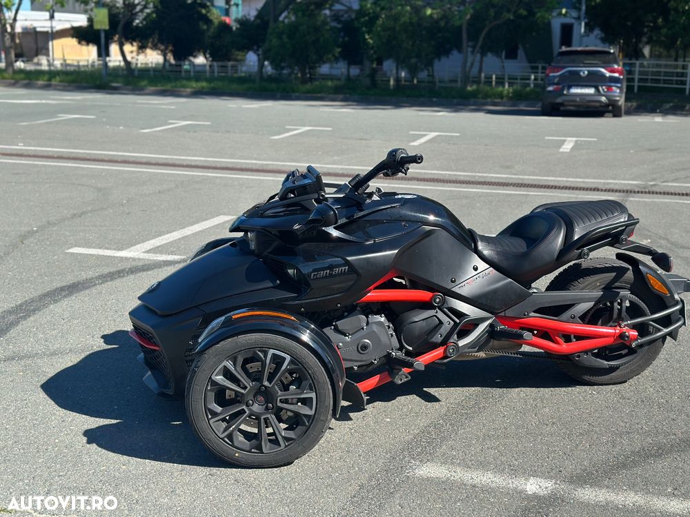 Can-Am Spyder - 12