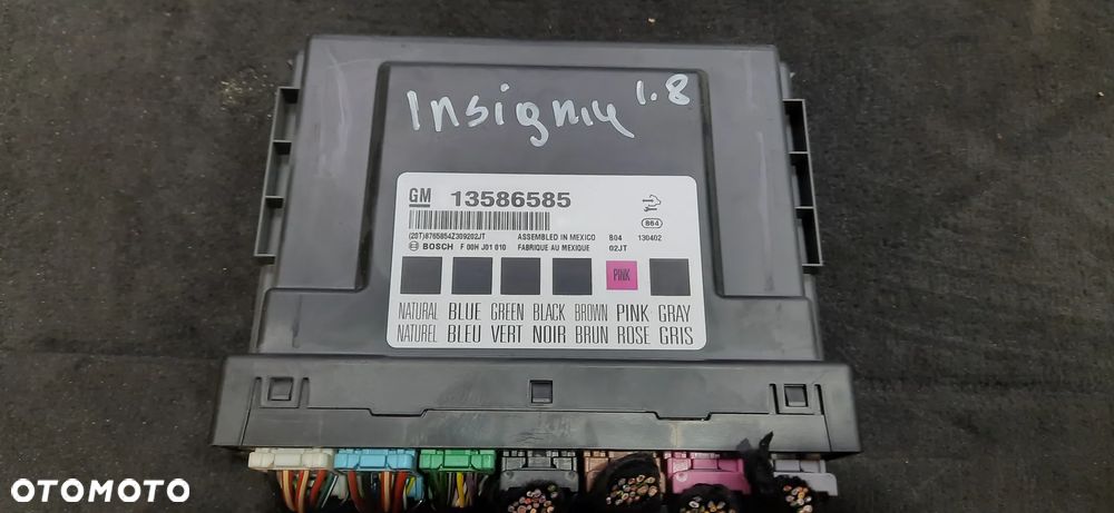OPEL INSYGNIA A Sterownik silnika 1.8 A18XER 12654172 abjt Moduł komfortu 13586585 F00HJ1010 Moduł rec 22737768 00 avk Moduł komory silnika Skrzynka bezpieczników 13275874 ma Sterownik poduszek powietrznych srs 13589833 Skrzynka bezpieczników 13222786 - 5