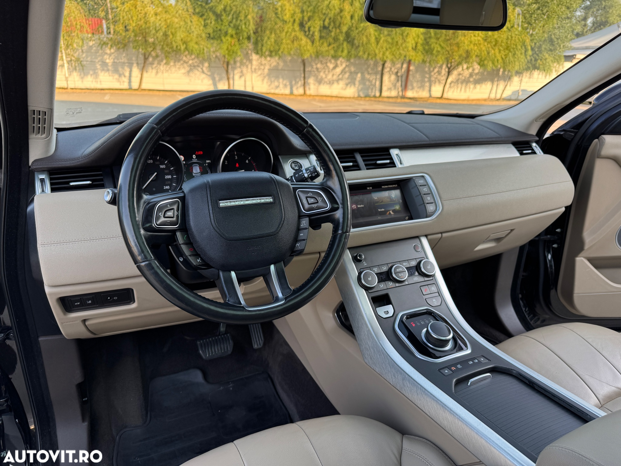Land Rover Range Rover Evoque - 26