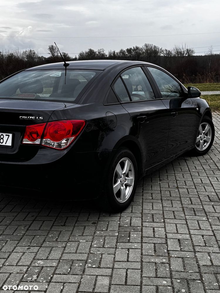 Chevrolet Cruze 1.6 LS - 6