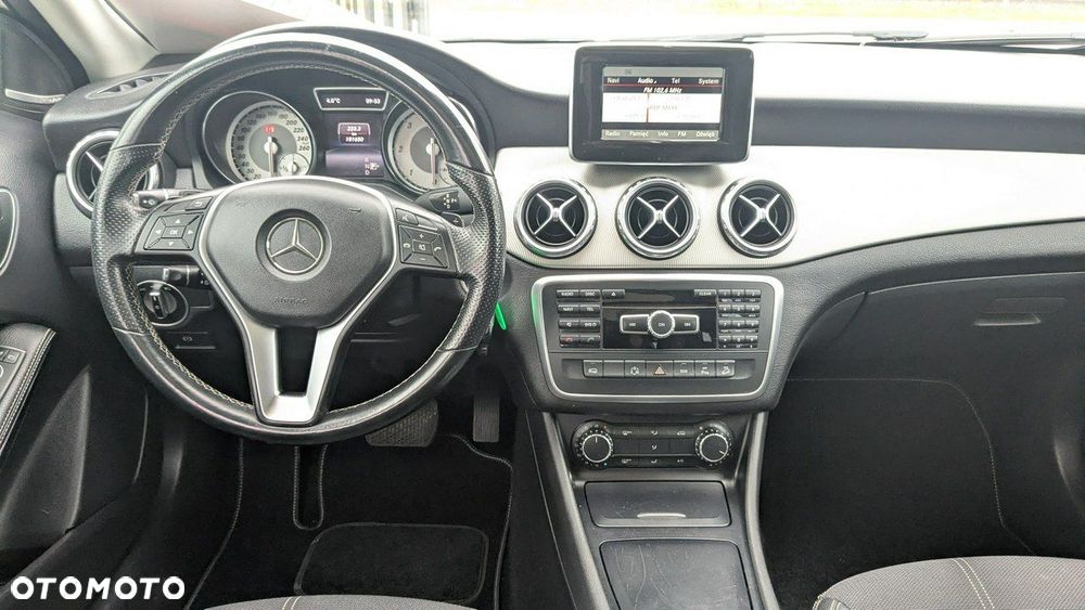 Mercedes-Benz GLA - 22