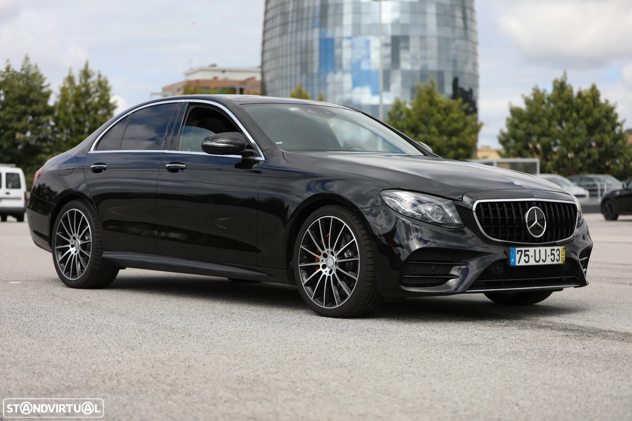 Mercedes-Benz E 220 d 9G-TRONIC AMG Line - 9