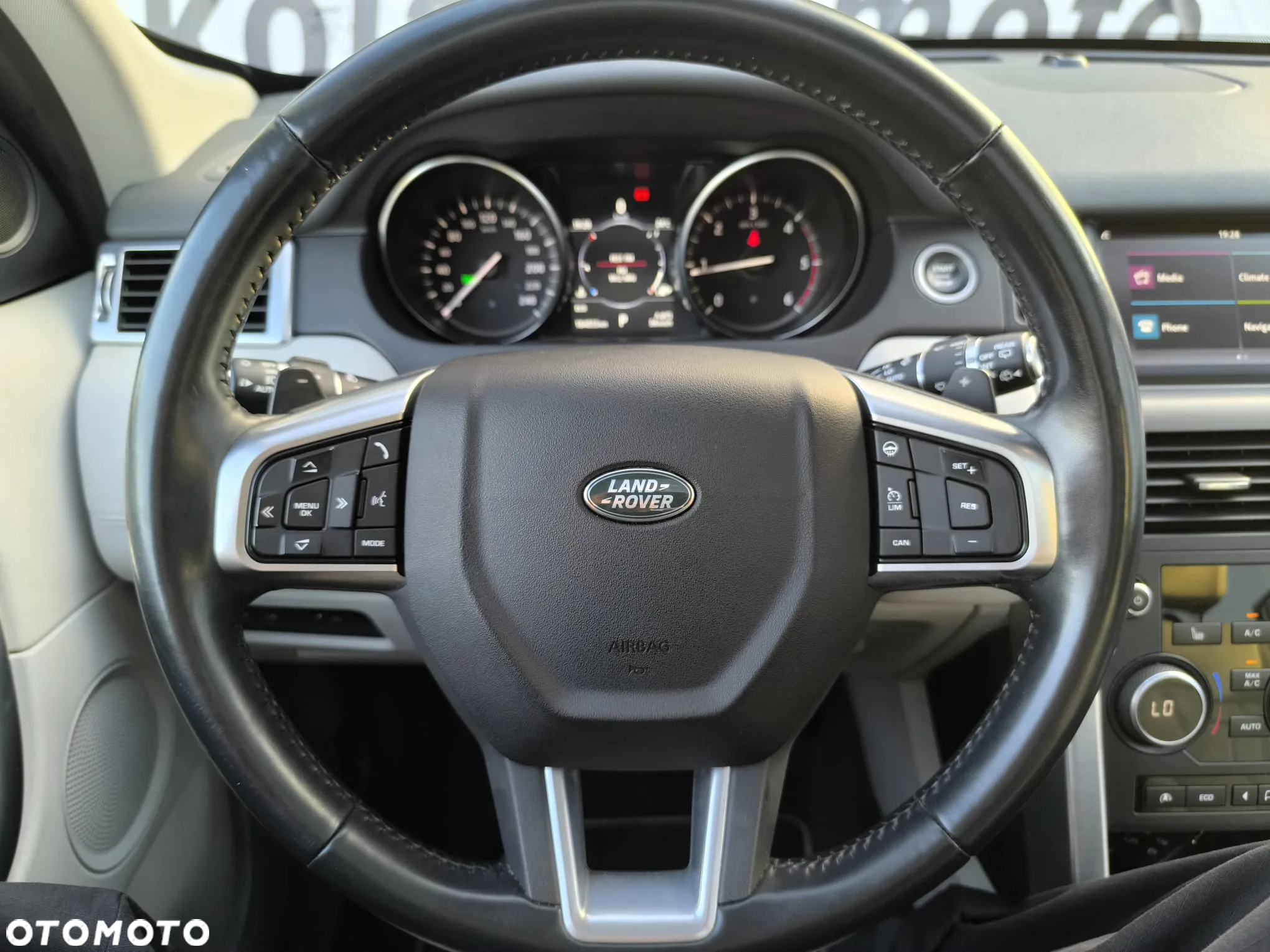 Land Rover Discovery Sport 2.0 TD4 HSE - 28