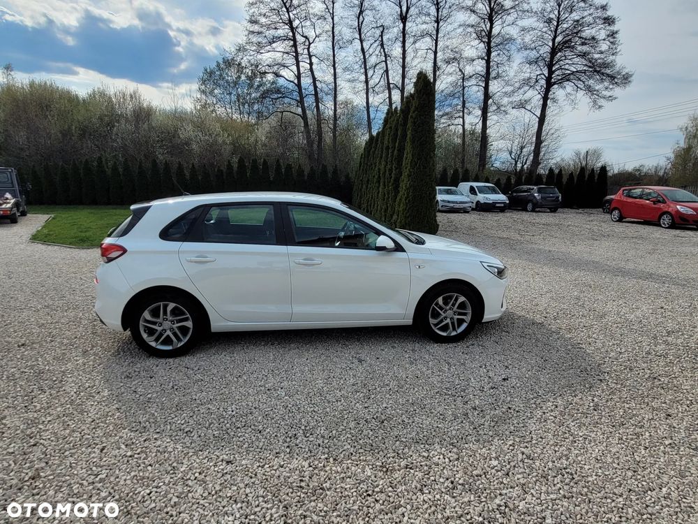 Hyundai i30 1.4 Family - 12