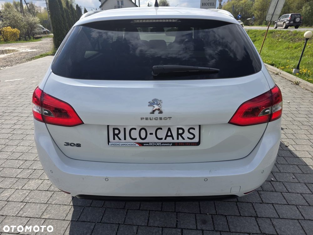 Peugeot 308 - 8