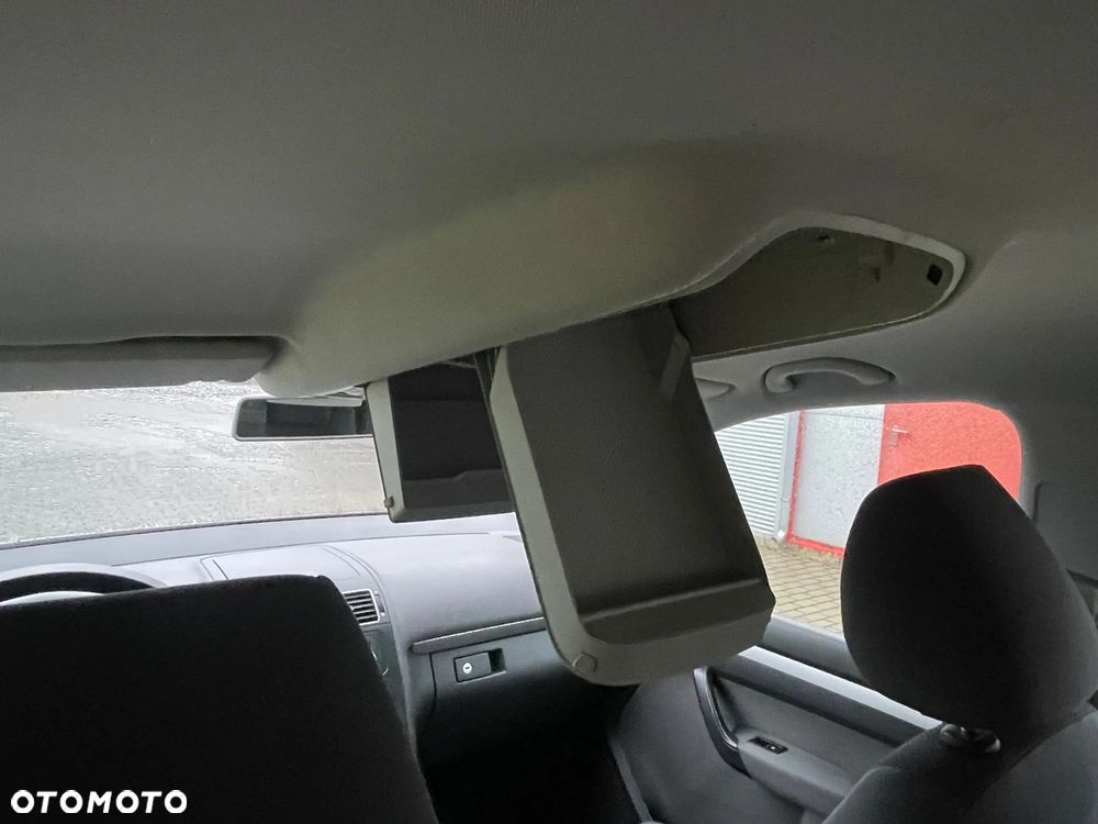 Volkswagen Touran - 20