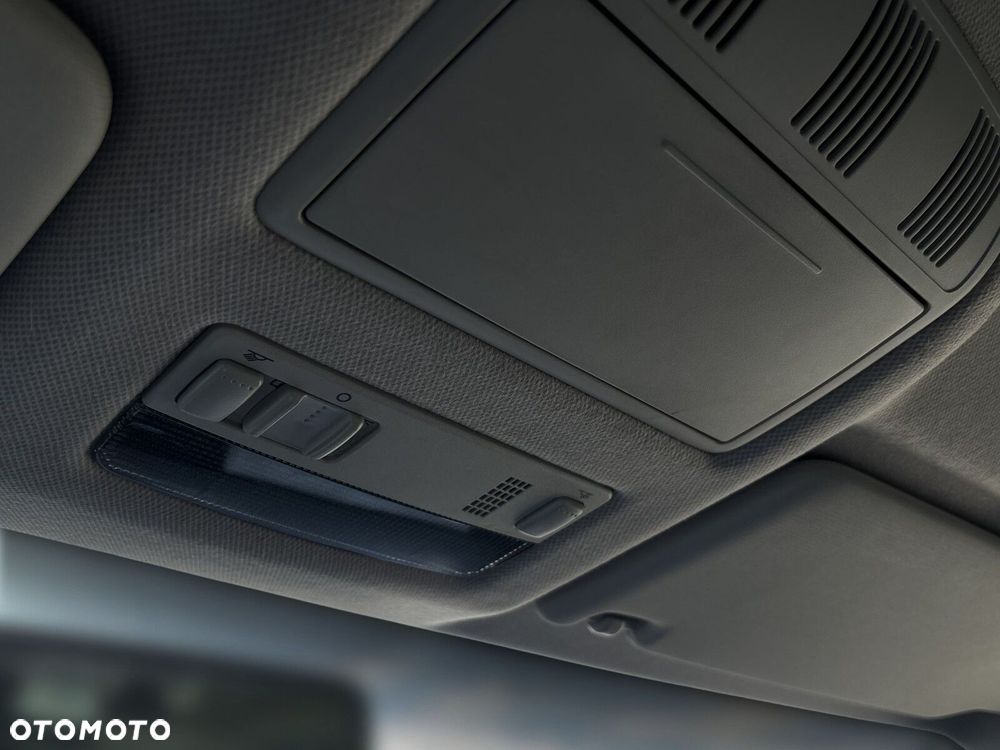 Skoda RAPID 1.2 TSI Ambition - 27