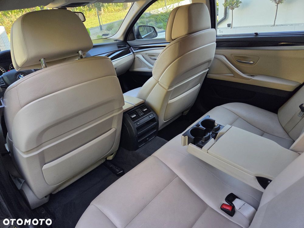 BMW Seria 5 535i xDrive - 7