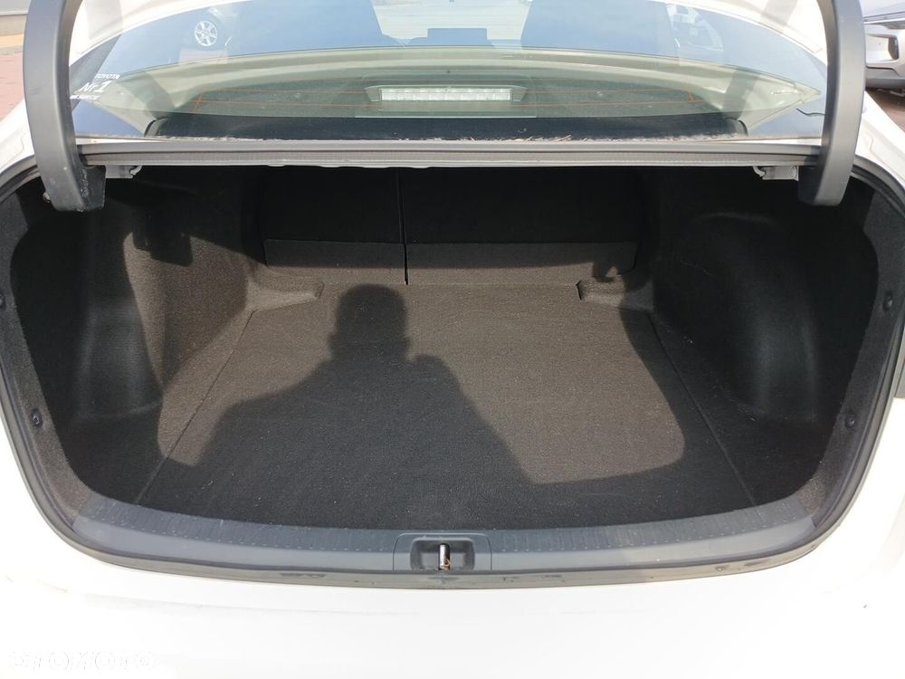 Toyota Corolla 1.8 Hybrid Comfort - 13