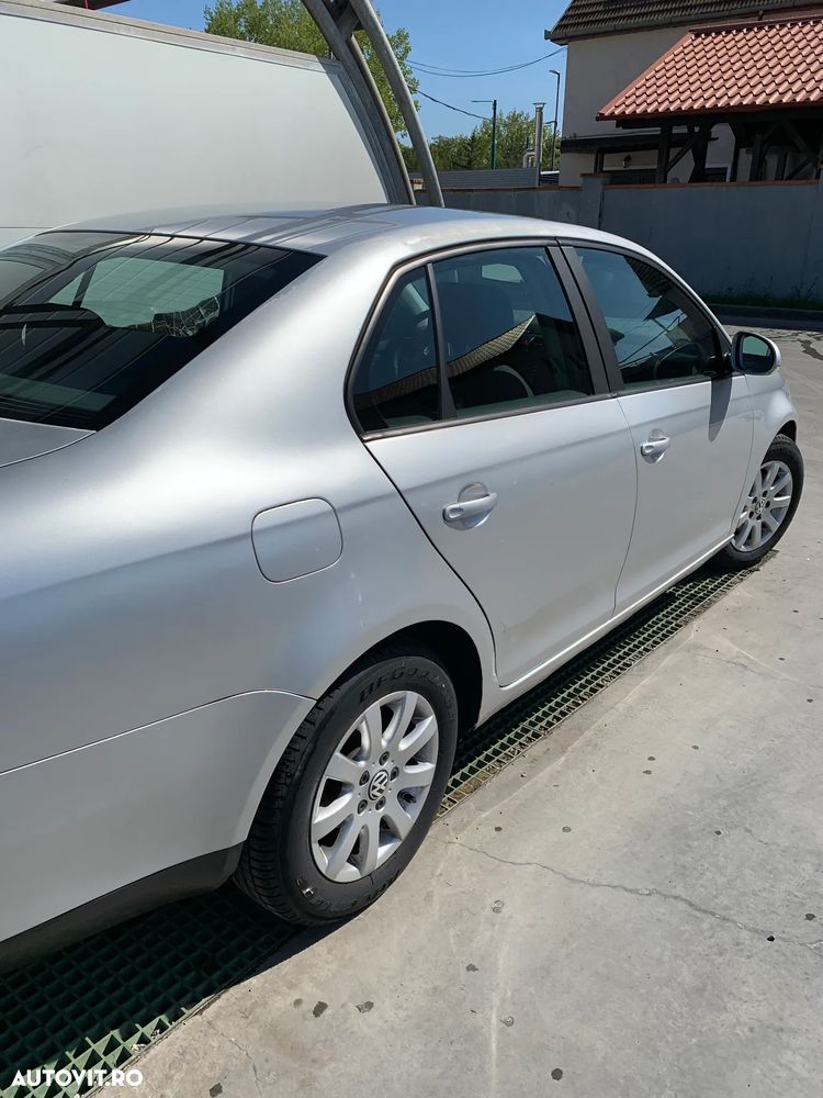 Volkswagen Jetta - 12
