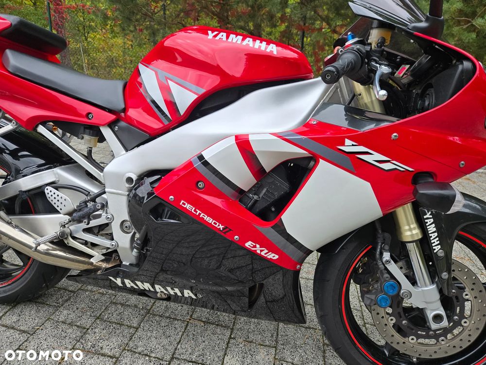 Yamaha R1 - 26