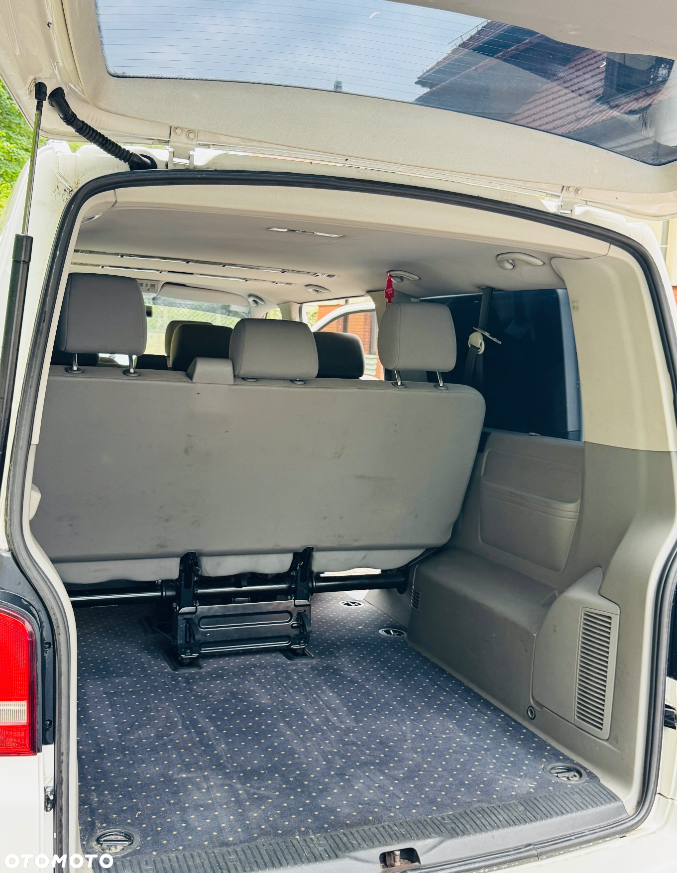 Volkswagen Caravelle - 7