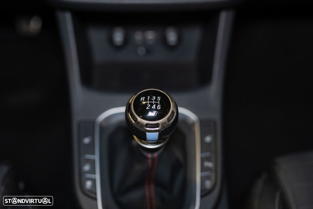 Hyundai i30 N 2.0 T-GDi Performance Pack - 24