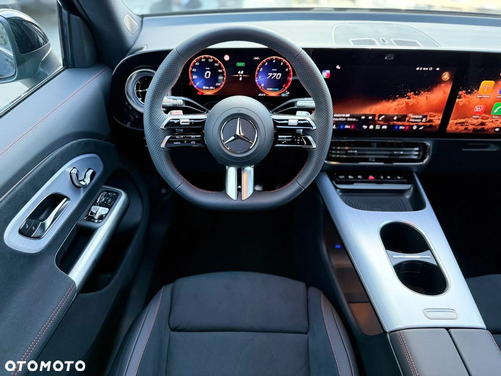 Mercedes-Benz GLB - 14