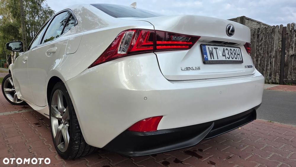 Lexus IS 300h Prestige - 8