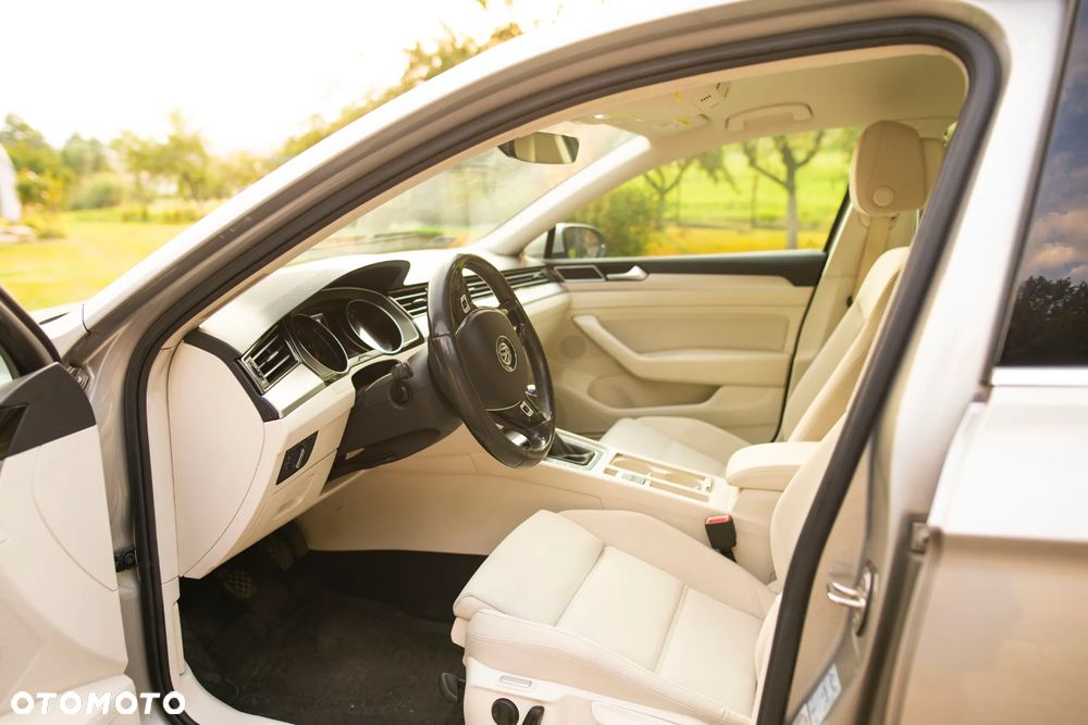 Volkswagen Passat 1.6 TDI BMT Comfortline - 12