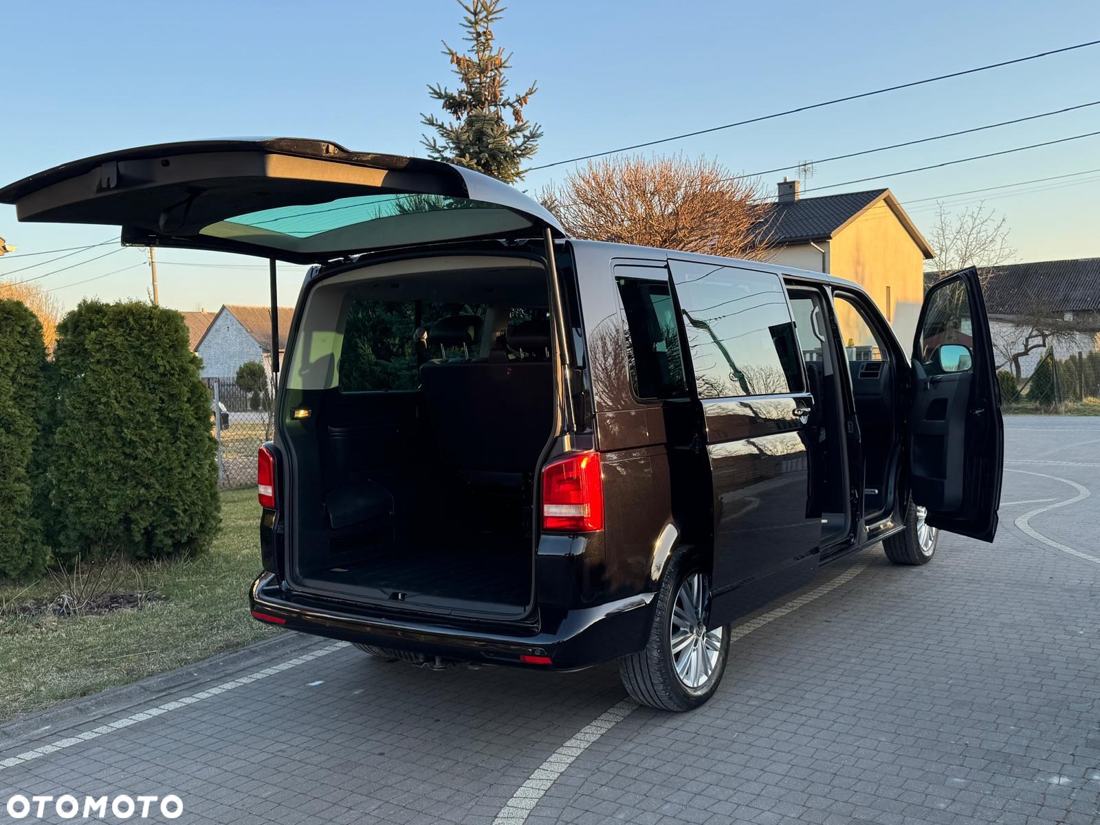 Volkswagen Caravelle - 12