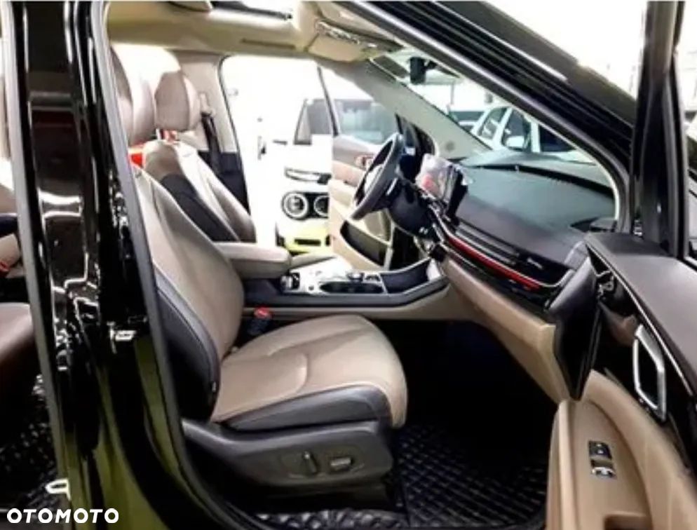 Kia Carnival - 16