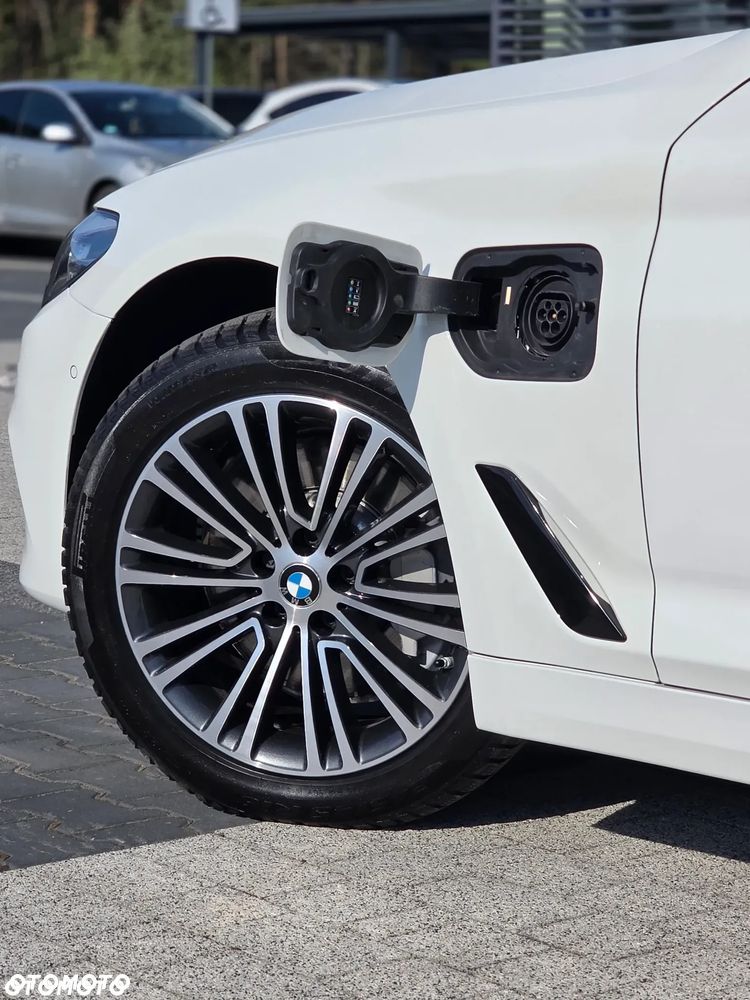 BMW Seria 5 530e iPerformance xDrive Sport Line sport - 15