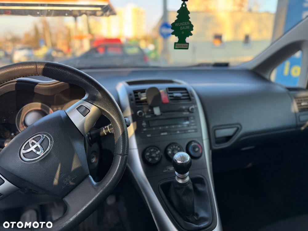 Toyota Auris 1.33 VVT-i Active - 2