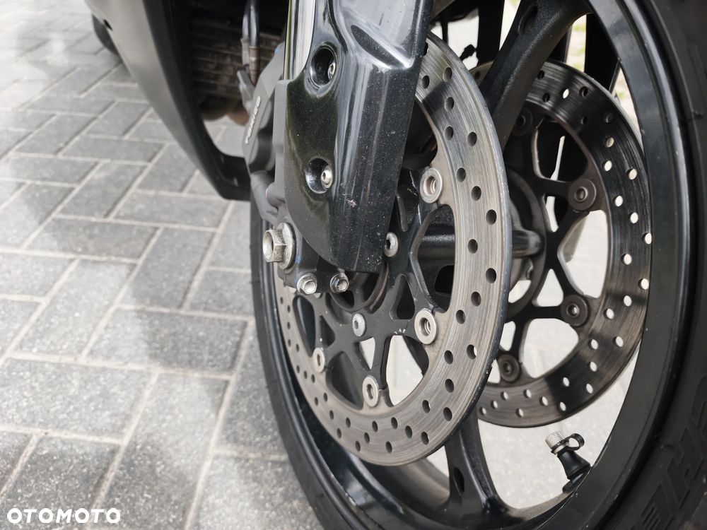 Suzuki GSX-R - 25