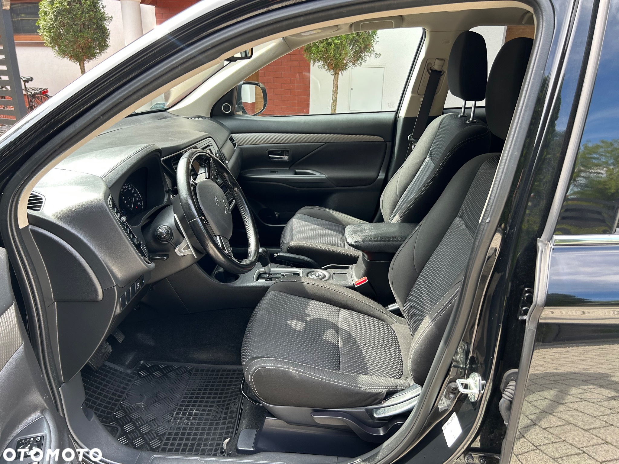 Mitsubishi Outlander 2.0 Instyle + 4WD CVT - 13