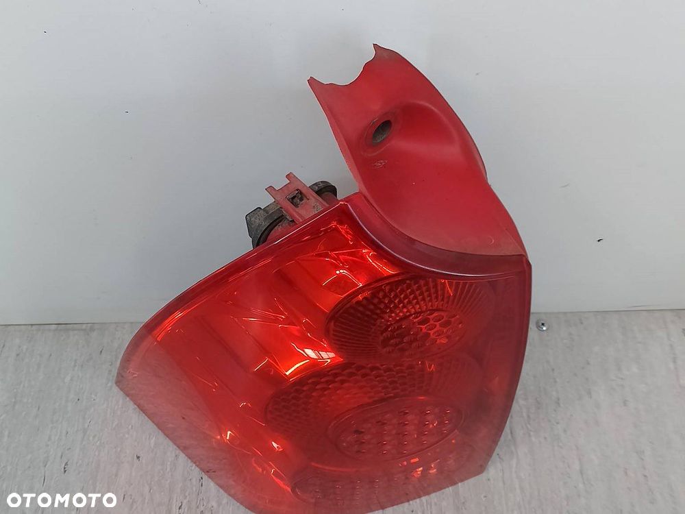 LAMPA TYLNA LEWA PEUGEOT 307 SW 557686A KOMBI - 10