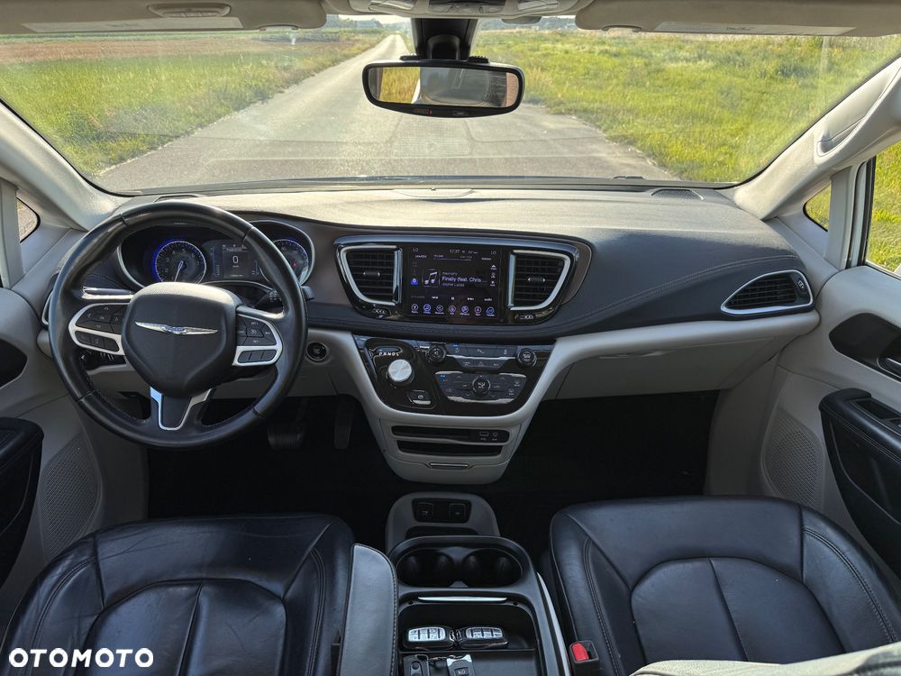 Chrysler Pacifica - 13