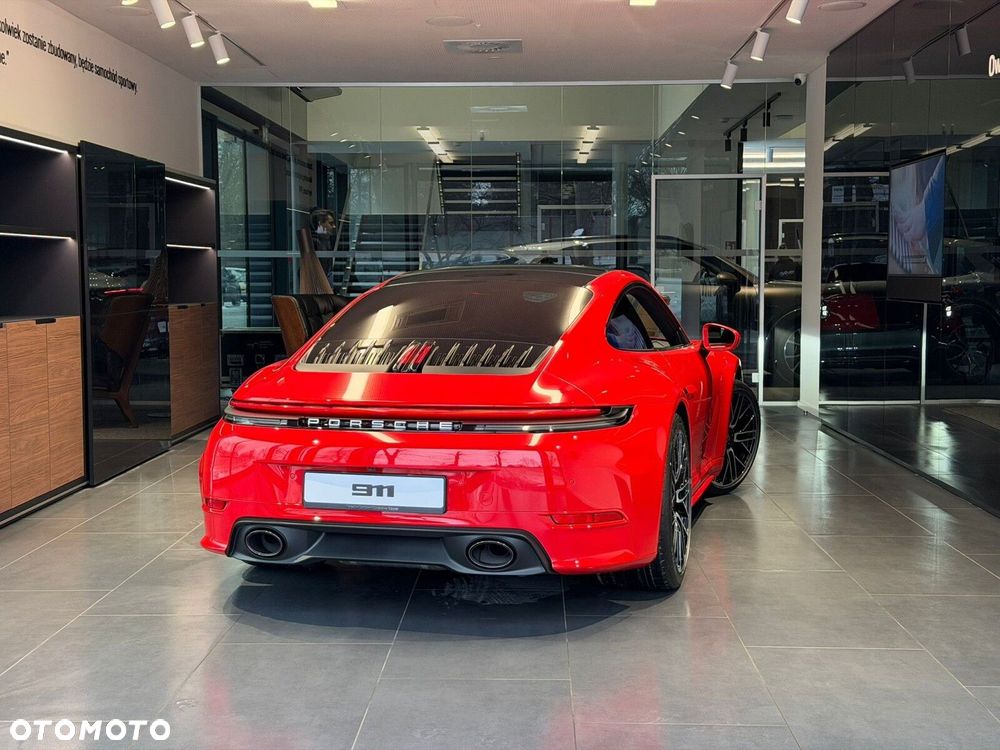 Porsche 911 Carrera - 6