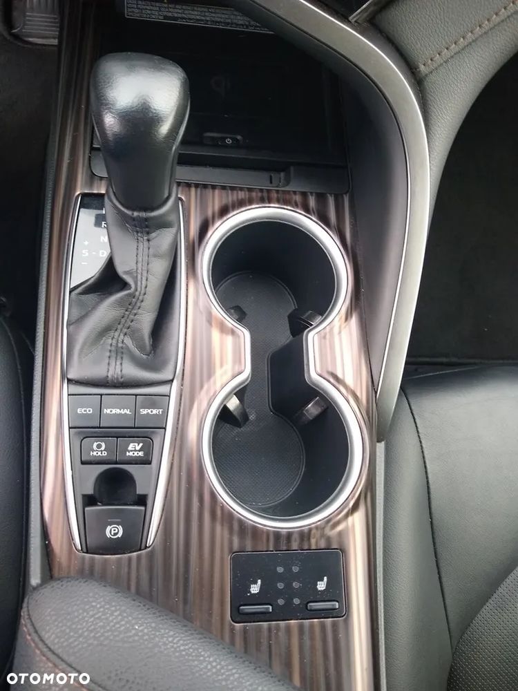 Toyota Camry ver-2-5-hybrid-executive-cvt - 24