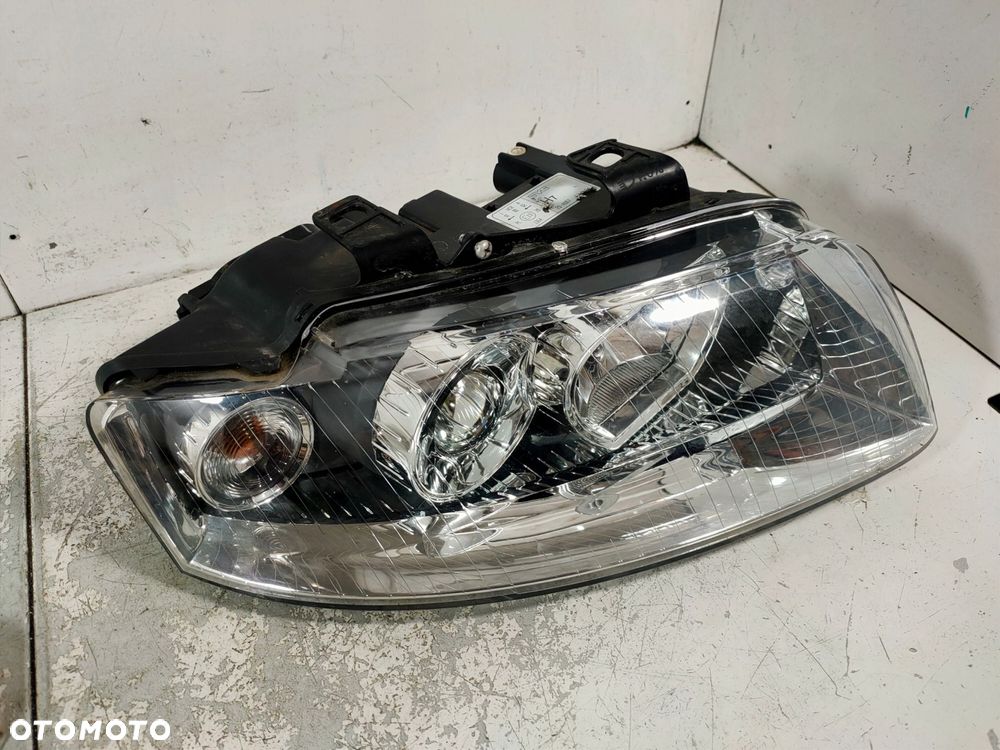 lampa przód prawa audi a4 b6 - 5